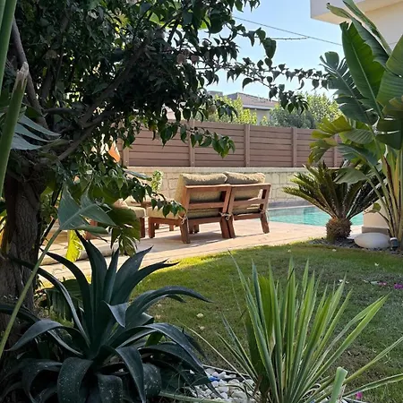 Stylish & Cosy With Private Pool *