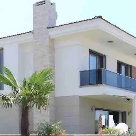 Stylish & Cosy With Private Pool